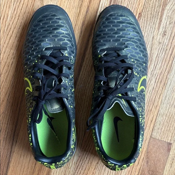 Nike size 8 Magista Men’s Black & Volt Indoor Soccer Shoes for turf - Picture 4 of 9